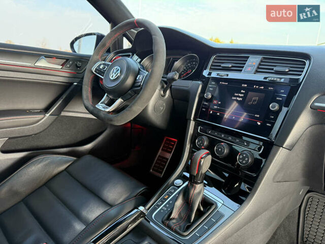 Черный Фольксваген Гольф ГТИ, объемом двигателя 1.98 л и пробегом 62 тыс. км за 19000 $, фото 6 на Automoto.ua