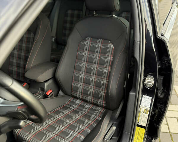 Черный Фольксваген Гольф ГТИ, объемом двигателя 2 л и пробегом 60 тыс. км за 21000 $, фото 17 на Automoto.ua