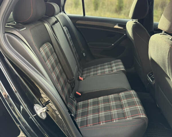 Черный Фольксваген Гольф ГТИ, объемом двигателя 2 л и пробегом 60 тыс. км за 21000 $, фото 26 на Automoto.ua