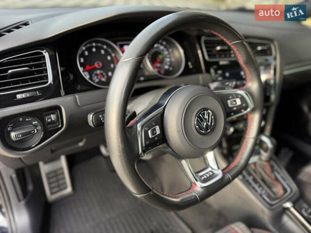 Черный Фольксваген Гольф ГТИ, объемом двигателя 2 л и пробегом 60 тыс. км за 21000 $, фото 15 на Automoto.ua