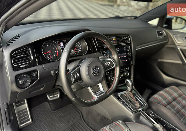 Черный Фольксваген Гольф ГТИ, объемом двигателя 2 л и пробегом 60 тыс. км за 21000 $, фото 14 на Automoto.ua