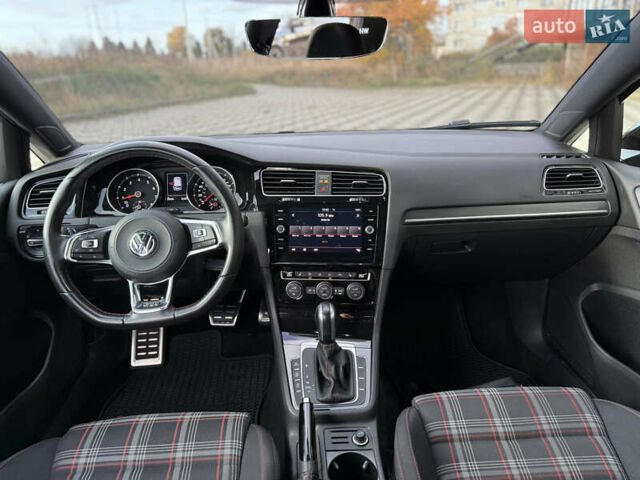 Черный Фольксваген Гольф ГТИ, объемом двигателя 2 л и пробегом 60 тыс. км за 21000 $, фото 22 на Automoto.ua