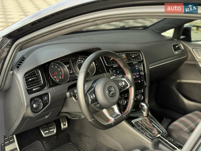 Черный Фольксваген Гольф ГТИ, объемом двигателя 2 л и пробегом 60 тыс. км за 21000 $, фото 16 на Automoto.ua