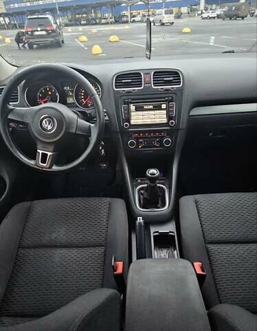 Красный Фольксваген Гольф ГТИ, объемом двигателя 1.4 л и пробегом 223 тыс. км за 5850 $, фото 5 на Automoto.ua