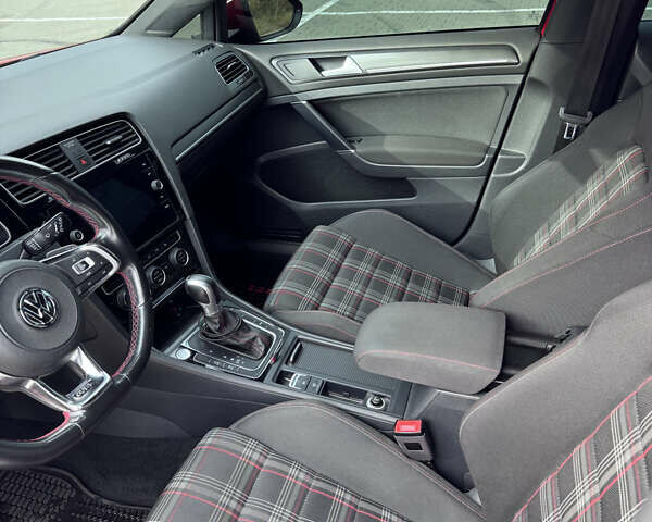 Красный Фольксваген Гольф ГТИ, объемом двигателя 1.98 л и пробегом 105 тыс. км за 22500 $, фото 10 на Automoto.ua