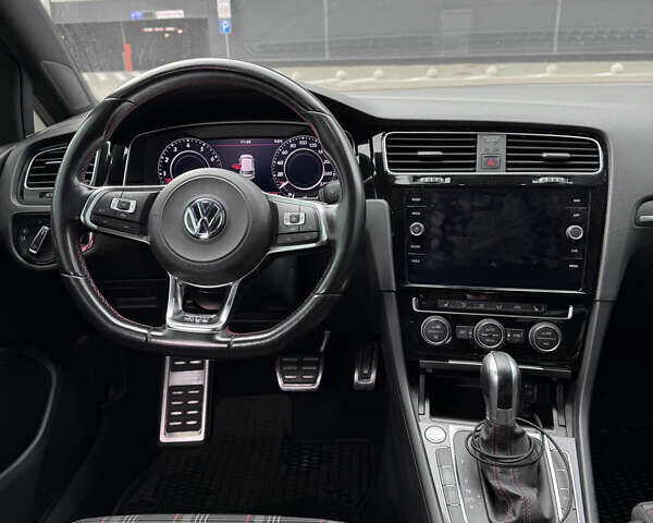 Красный Фольксваген Гольф ГТИ, объемом двигателя 1.98 л и пробегом 105 тыс. км за 22500 $, фото 11 на Automoto.ua