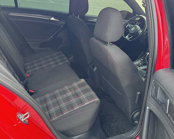 Красный Фольксваген Гольф ГТИ, объемом двигателя 1.98 л и пробегом 105 тыс. км за 22500 $, фото 14 на Automoto.ua