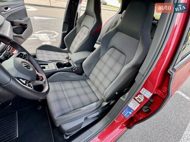 Фольксваген Гольф ГТИ 2021 в Киеве на Automoto.ua Красный Фольксваген Гольф ГТИ, объемом двигателя 1.98 л и пробегом 90 тыс. км за 26900 $, фото 37 на Automoto.ua