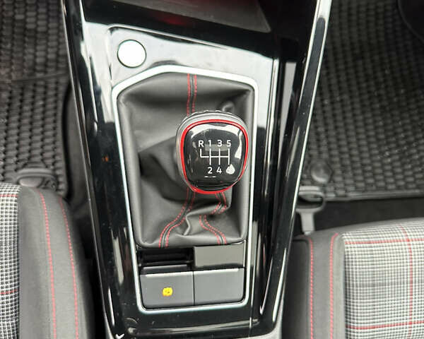 Червоний Фольксваген Гольф ГТІ, об'ємом двигуна 1.98 л та пробігом 35 тис. км за 23999 $, фото 13 на Automoto.ua