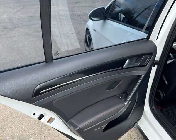 Фольксваген Гольф ГТИ, объемом двигателя 1.98 л и пробегом 157 тыс. км за 14000 $, фото 18 на Automoto.ua