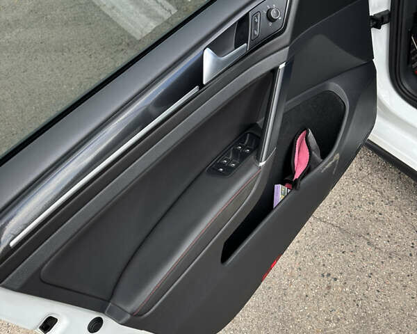 Фольксваген Гольф ГТИ, объемом двигателя 1.98 л и пробегом 157 тыс. км за 14000 $, фото 31 на Automoto.ua