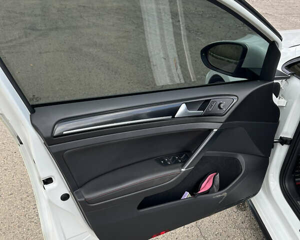 Фольксваген Гольф ГТИ, объемом двигателя 1.98 л и пробегом 157 тыс. км за 14000 $, фото 32 на Automoto.ua