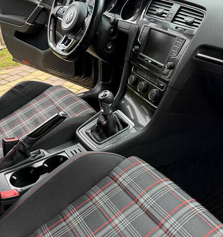 Фольксваген Гольф ГТИ, объемом двигателя 2 л и пробегом 124 тыс. км за 13200 $, фото 6 на Automoto.ua