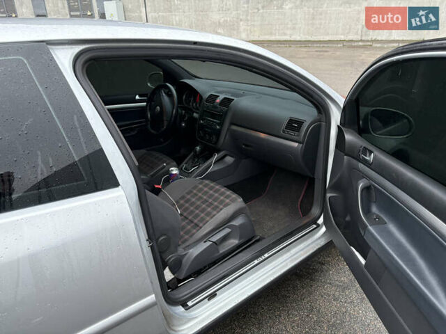 Сірий Фольксваген Гольф ГТІ, об'ємом двигуна 1.98 л та пробігом 216 тис. км за 5000 $, фото 10 на Automoto.ua