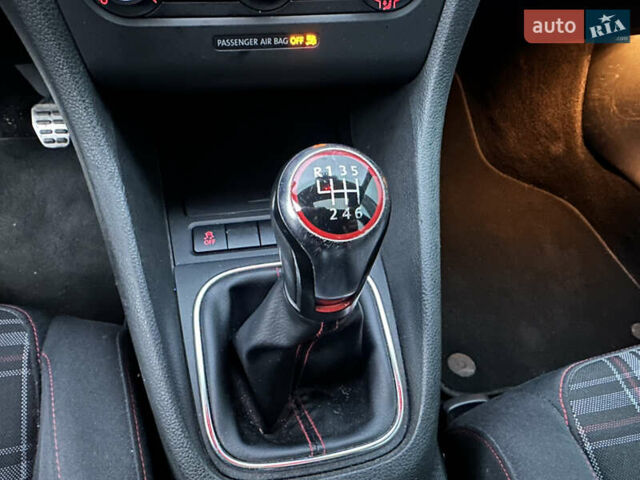 Серый Фольксваген Гольф ГТИ, объемом двигателя 2 л и пробегом 222 тыс. км за 8300 $, фото 21 на Automoto.ua