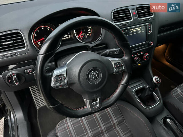 Серый Фольксваген Гольф ГТИ, объемом двигателя 2 л и пробегом 222 тыс. км за 8300 $, фото 20 на Automoto.ua