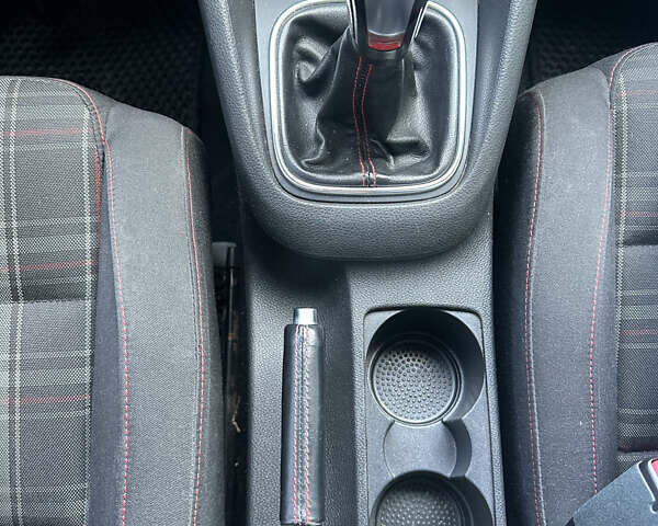 Серый Фольксваген Гольф ГТИ, объемом двигателя 2 л и пробегом 179 тыс. км за 8900 $, фото 12 на Automoto.ua