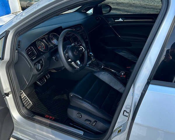 Серый Фольксваген Гольф ГТИ, объемом двигателя 1.98 л и пробегом 223 тыс. км за 14200 $, фото 5 на Automoto.ua