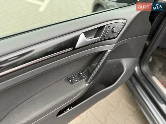 Серый Фольксваген Гольф ГТИ, объемом двигателя 1.98 л и пробегом 180 тыс. км за 13999 $, фото 33 на Automoto.ua