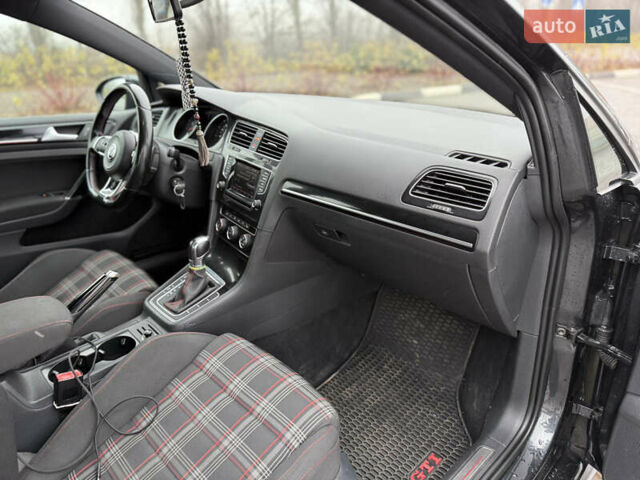 Серый Фольксваген Гольф ГТИ, объемом двигателя 1.98 л и пробегом 180 тыс. км за 13999 $, фото 32 на Automoto.ua