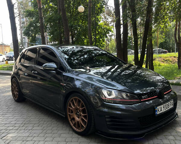 Серый Фольксваген Гольф ГТИ, объемом двигателя 1.98 л и пробегом 223 тыс. км за 14400 $, фото 2 на Automoto.ua