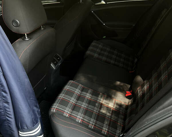 Серый Фольксваген Гольф ГТИ, объемом двигателя 1.98 л и пробегом 223 тыс. км за 14400 $, фото 9 на Automoto.ua