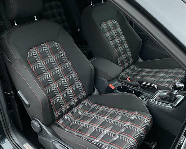 Серый Фольксваген Гольф ГТИ, объемом двигателя 1.98 л и пробегом 123 тыс. км за 13800 $, фото 35 на Automoto.ua