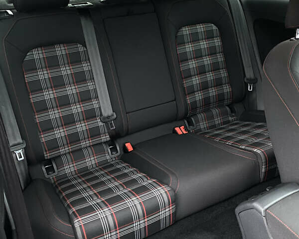 Серый Фольксваген Гольф ГТИ, объемом двигателя 1.98 л и пробегом 123 тыс. км за 13800 $, фото 36 на Automoto.ua