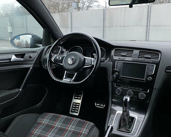 Серый Фольксваген Гольф ГТИ, объемом двигателя 1.98 л и пробегом 123 тыс. км за 13800 $, фото 38 на Automoto.ua