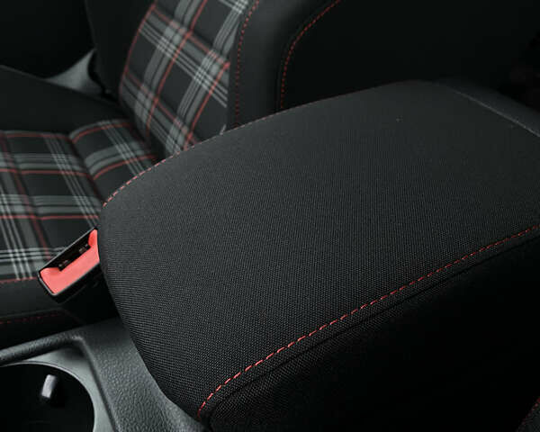 Серый Фольксваген Гольф ГТИ, объемом двигателя 1.98 л и пробегом 123 тыс. км за 13800 $, фото 48 на Automoto.ua