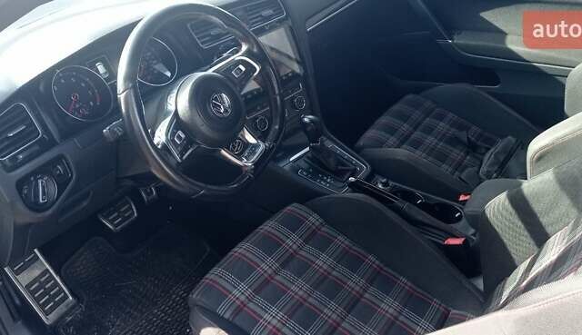 Серый Фольксваген Гольф ГТИ, объемом двигателя 1.98 л и пробегом 129 тыс. км за 15000 $, фото 9 на Automoto.ua