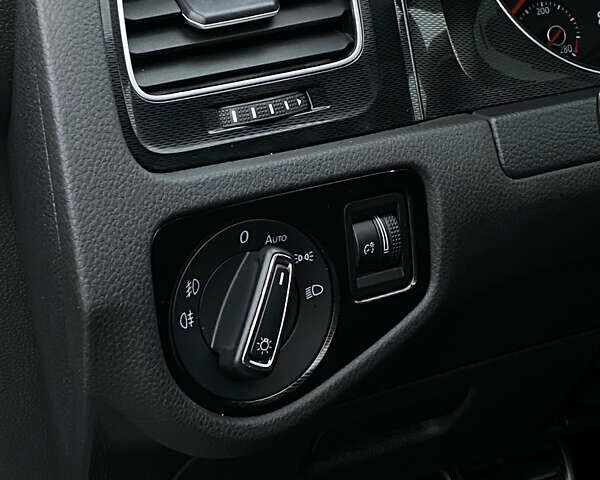 Серый Фольксваген Гольф ГТИ, объемом двигателя 1.98 л и пробегом 123 тыс. км за 13800 $, фото 41 на Automoto.ua