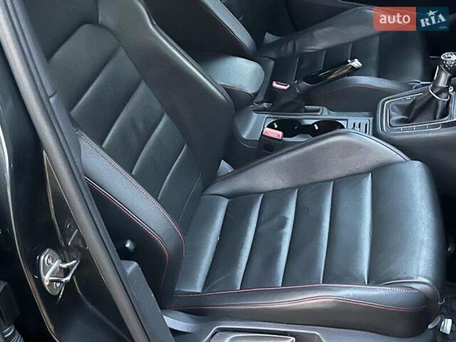 Серый Фольксваген Гольф ГТИ, объемом двигателя 2 л и пробегом 150 тыс. км за 13790 $, фото 32 на Automoto.ua