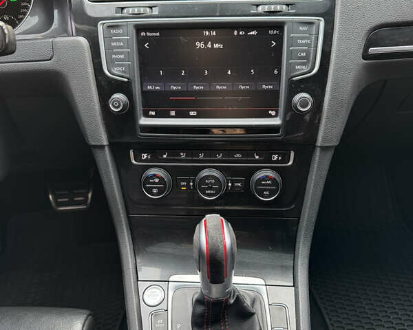 Серый Фольксваген Гольф ГТИ, объемом двигателя 1.98 л и пробегом 170 тыс. км за 15200 $, фото 7 на Automoto.ua