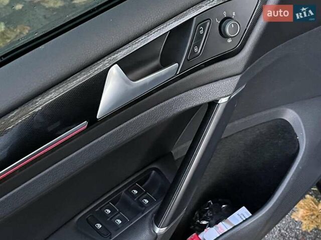 Серый Фольксваген Гольф ГТИ, объемом двигателя 2 л и пробегом 150 тыс. км за 13790 $, фото 17 на Automoto.ua