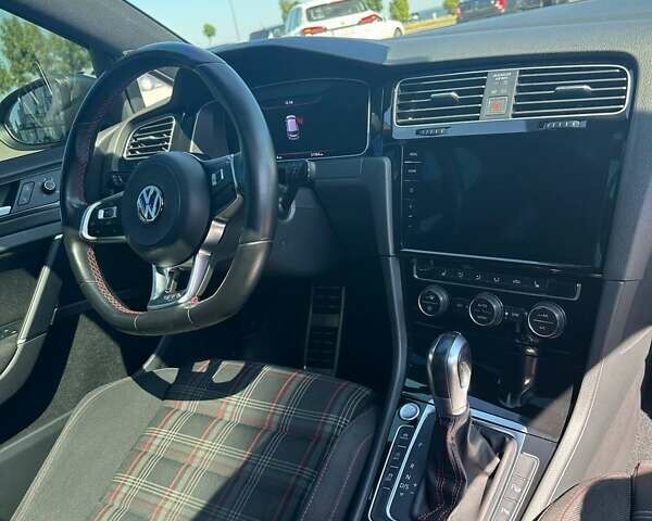 Сірий Фольксваген Гольф ГТІ, об'ємом двигуна 1.98 л та пробігом 51 тис. км за 22000 $, фото 16 на Automoto.ua