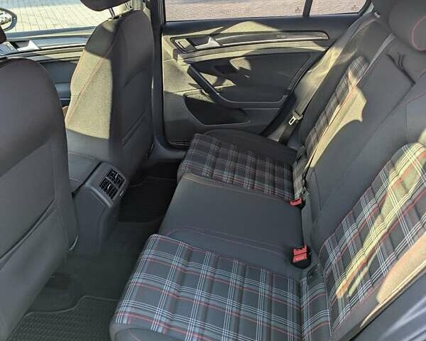 Серый Фольксваген Гольф ГТИ, объемом двигателя 1.98 л и пробегом 71 тыс. км за 16000 $, фото 27 на Automoto.ua