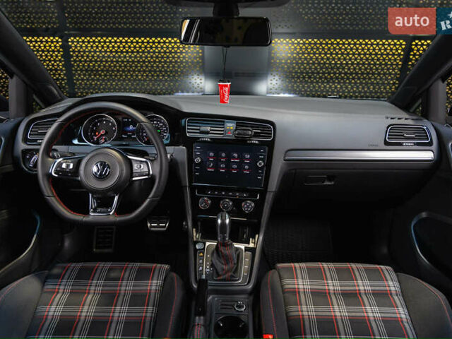 Серый Фольксваген Гольф ГТИ, объемом двигателя 2 л и пробегом 70 тыс. км за 20999 $, фото 17 на Automoto.ua