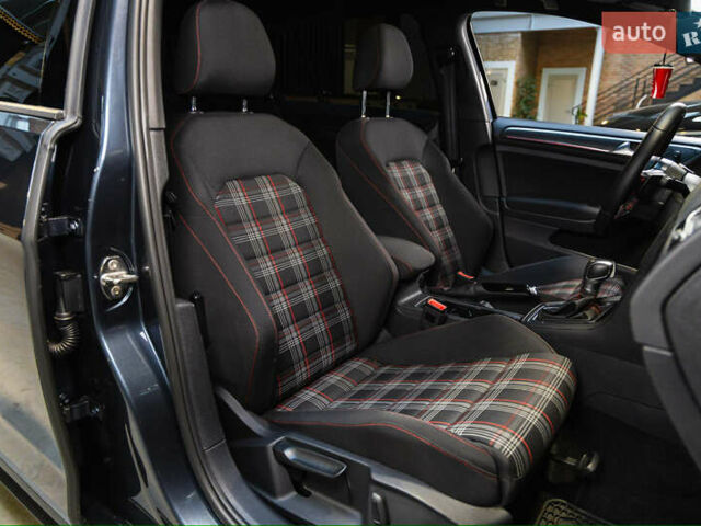 Серый Фольксваген Гольф ГТИ, объемом двигателя 2 л и пробегом 70 тыс. км за 20999 $, фото 32 на Automoto.ua