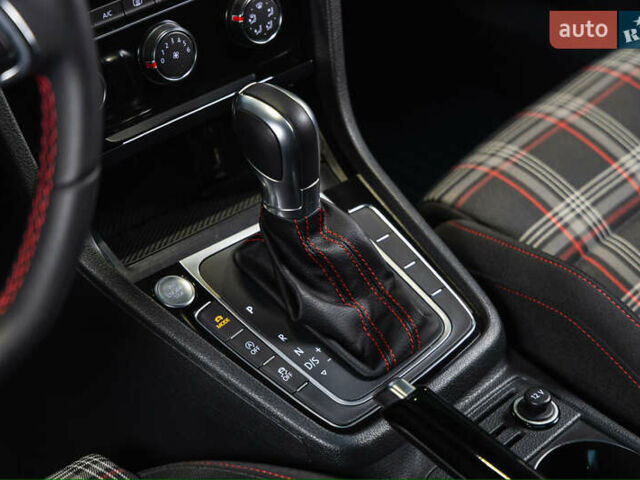 Серый Фольксваген Гольф ГТИ, объемом двигателя 2 л и пробегом 70 тыс. км за 20999 $, фото 24 на Automoto.ua