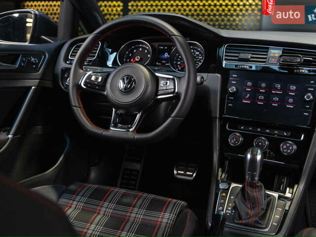 Серый Фольксваген Гольф ГТИ, объемом двигателя 2 л и пробегом 70 тыс. км за 20999 $, фото 18 на Automoto.ua