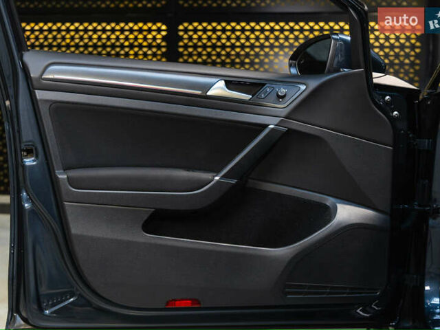 Серый Фольксваген Гольф ГТИ, объемом двигателя 2 л и пробегом 70 тыс. км за 20999 $, фото 38 на Automoto.ua