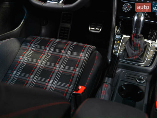 Серый Фольксваген Гольф ГТИ, объемом двигателя 2 л и пробегом 70 тыс. км за 20999 $, фото 37 на Automoto.ua