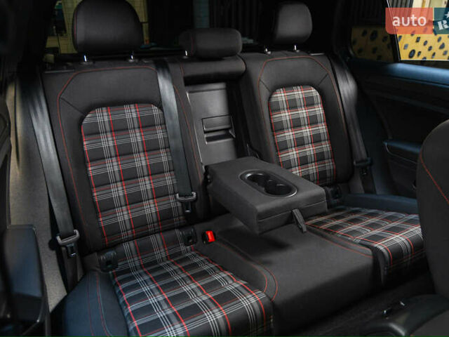 Серый Фольксваген Гольф ГТИ, объемом двигателя 2 л и пробегом 70 тыс. км за 20999 $, фото 31 на Automoto.ua