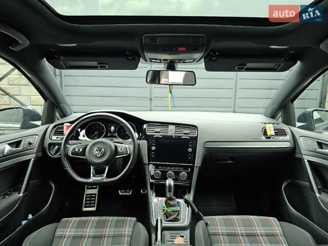 Серый Фольксваген Гольф ГТИ, объемом двигателя 2 л и пробегом 70 тыс. км за 20999 $, фото 20 на Automoto.ua