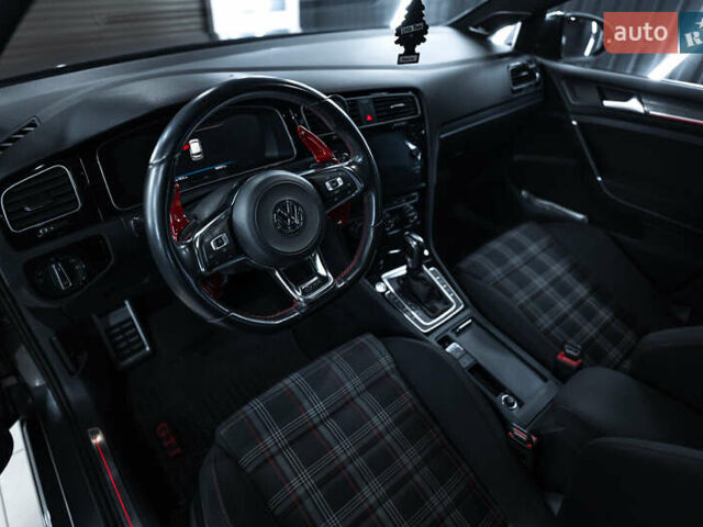 Серый Фольксваген Гольф ГТИ, объемом двигателя 1.98 л и пробегом 114 тыс. км за 23900 $, фото 8 на Automoto.ua