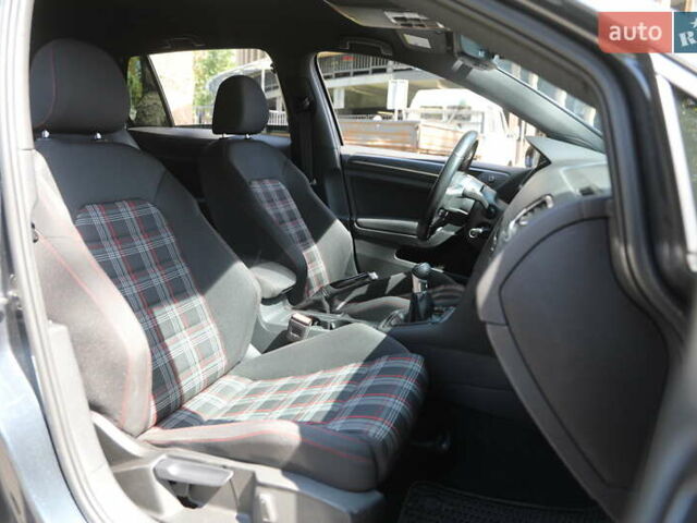 Серый Фольксваген Гольф ГТИ, объемом двигателя 1.98 л и пробегом 113 тыс. км за 17800 $, фото 11 на Automoto.ua