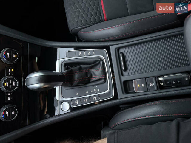 Серый Фольксваген Гольф ГТИ, объемом двигателя 1.98 л и пробегом 110 тыс. км за 23999 $, фото 12 на Automoto.ua