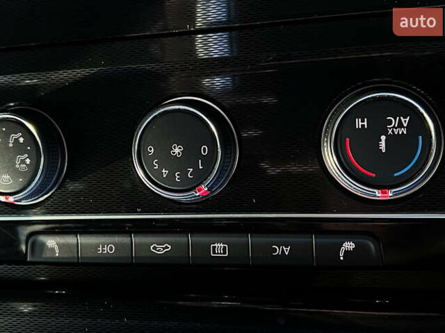 Синій Фольксваген Гольф ГТІ, об'ємом двигуна 1.98 л та пробігом 75 тис. км за 15850 $, фото 18 на Automoto.ua