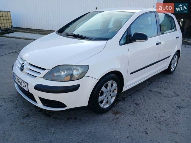Белый Фольксваген Гольф Плюс, объемом двигателя 1.39 л и пробегом 256 тыс. км за 4250 $, фото 8 на Automoto.ua